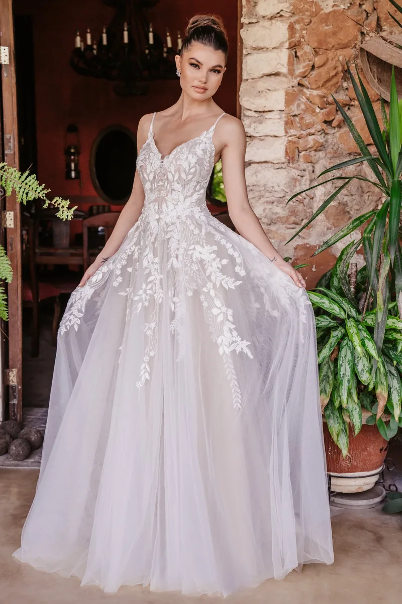 Vestido de novia corte A-line en tul bordado Allure 9951 disponible en Belgrano, Buenos Aires