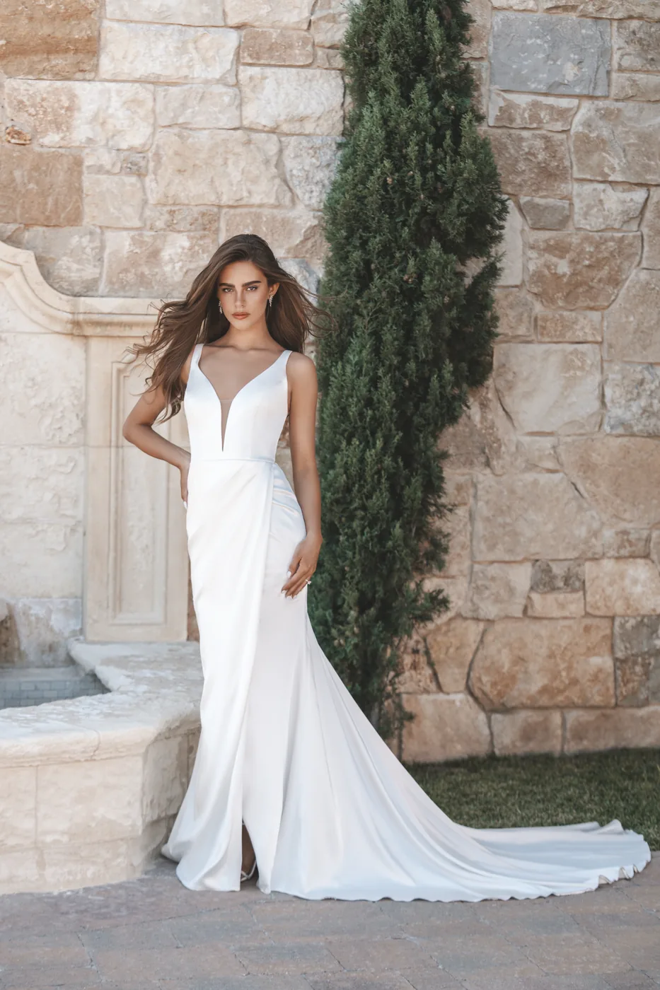 Vestido de novia Allure A1205 sirena de crepe minimalista con escote V en Buenos Aires