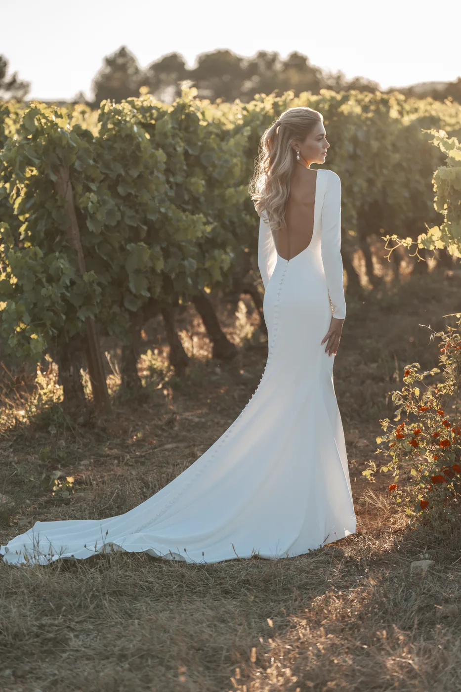 Espalda con botones forrados del vestido de novia Allure A1313 de mikado en atelier Floriana Benítez