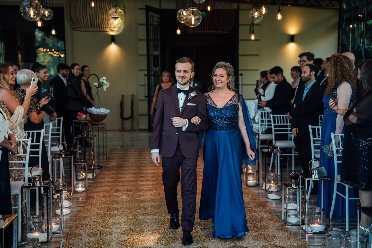 Vestido de madrina azul medianoche de diseño propio de Floriana Benítez en Belgrano