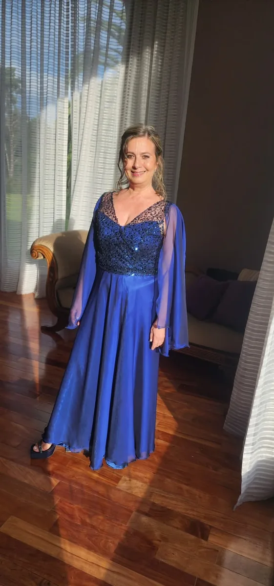 Vestido de madrina azul con pedrería de alta costura en Buenos Aires