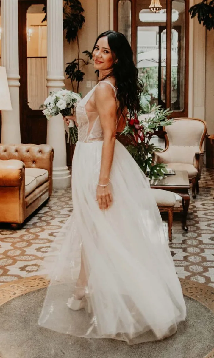 Novia real con vestido de alta costura diseñado por Floriana Benítez en Belgrano