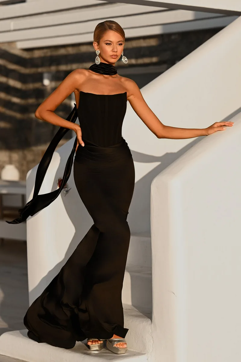 Vestido de fiesta negro con corsé Portia & Scarlett PS26032 en Buenos Aires