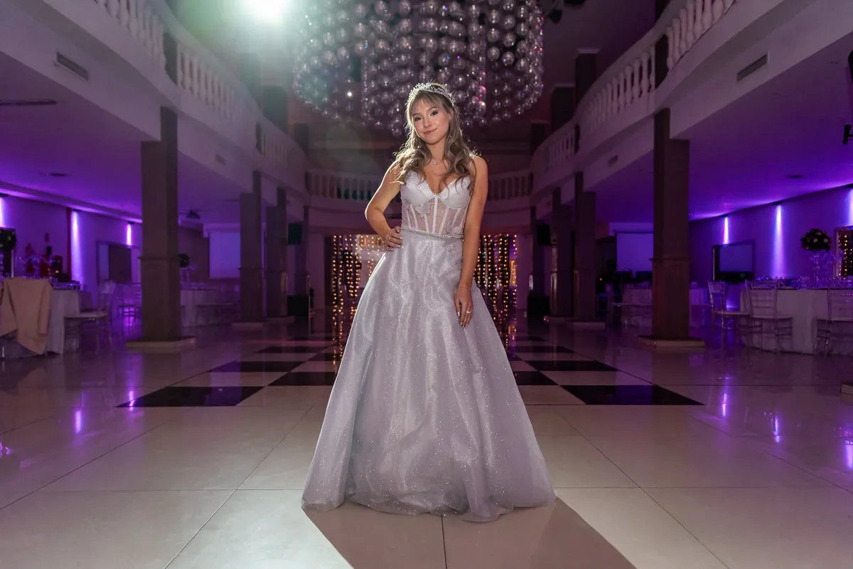 Vestido de 15 años lila con corona de alta costura Floriana Benítez